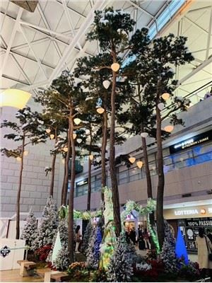 Kunstmatige lange naald naaldboom